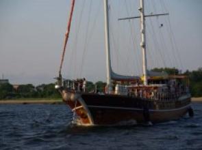 HEY NEW YORKERS!  HOIST HOIST! DEEP CREEK YACHT CLUB TO DO NINTH SUMMER SAILSTICE IN BROOKLYN, NEW YORK